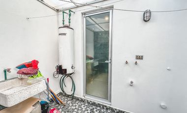 CASA EN VENTA EN ESQUINA CON 3 RECÁMARAS A UNOS PASOS DE LA 16 DE SEPTIEMBRE Y PERIFÉRICO