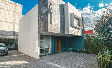 CASA EN VENTA EN ESQUINA CON 3 RECÁMARAS A UNOS PASOS DE LA 16 DE SEPTIEMBRE Y PERIFÉRICO