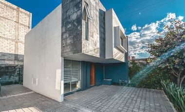 CASA EN VENTA EN ESQUINA CON 3 RECÁMARAS A UNOS PASOS DE LA 16 DE SEPTIEMBRE Y PERIFÉRICO