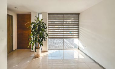 CASA EN VENTA EN ESQUINA CON 3 RECÁMARAS A UNOS PASOS DE LA 16 DE SEPTIEMBRE Y PERIFÉRICO