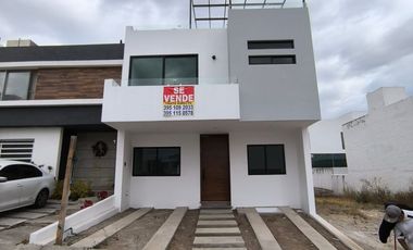 RESIDENCIA EN SENDEROS DE MONTE VERDE