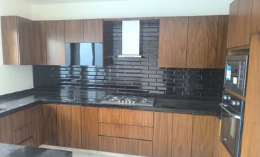 RESIDENCIA EN SENDEROS DE MONTE VERDE