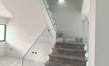 RESIDENCIA EN SENDEROS DE MONTE VERDE