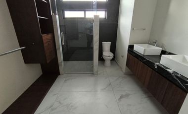 RESIDENCIA EN SENDEROS DE MONTE VERDE