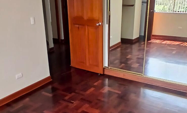 SE VENDE HERMOSO TRÍPLEX REMODELADO EN SURCO – AMPLITUD, CONFORT Y UBICACIÓN PRIVILEGIADA