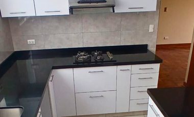 SE VENDE HERMOSO TRÍPLEX REMODELADO EN SURCO – AMPLITUD, CONFORT Y UBICACIÓN PRIVILEGIADA