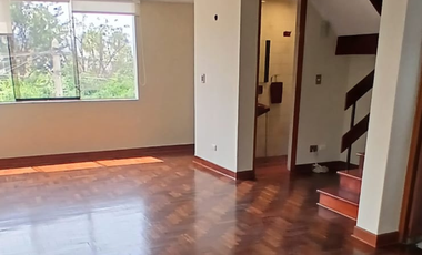 SE VENDE HERMOSO TRÍPLEX REMODELADO EN SURCO – AMPLITUD, CONFORT Y UBICACIÓN PRIVILEGIADA
