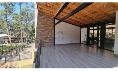 EN VENTA CASA MODERNA CON VISTA AL BOSQUE