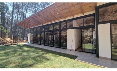 EN VENTA CASA MODERNA CON VISTA AL BOSQUE