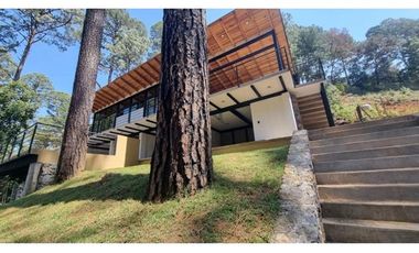 EN VENTA CASA MODERNA CON VISTA AL BOSQUE