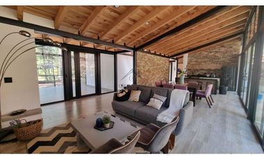 EN VENTA CASA MODERNA CON VISTA AL BOSQUE