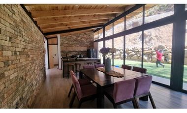 EN VENTA CASA MODERNA CON VISTA AL BOSQUE