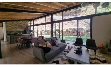 EN VENTA CASA MODERNA CON VISTA AL BOSQUE
