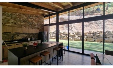EN VENTA CASA MODERNA CON VISTA AL BOSQUE