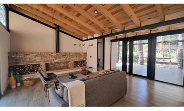 EN VENTA CASA MODERNA CON VISTA AL BOSQUE