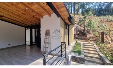 EN VENTA CASA MODERNA CON VISTA AL BOSQUE