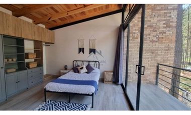 EN VENTA CASA MODERNA CON VISTA AL BOSQUE