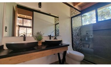 EN VENTA CASA MODERNA CON VISTA AL BOSQUE