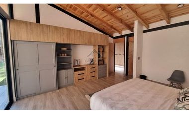 EN VENTA CASA MODERNA CON VISTA AL BOSQUE