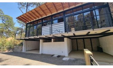 EN VENTA CASA MODERNA CON VISTA AL BOSQUE