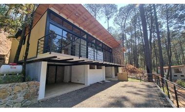 EN VENTA CASA MODERNA CON VISTA AL BOSQUE