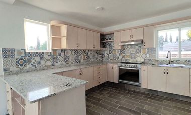Casa en venta en Tequisquiapan, Club de Golf, Nueva 3 rec. amplia y luminosa