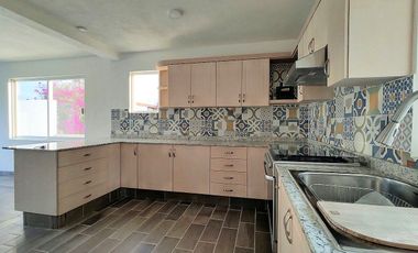 Casa en venta en Tequisquiapan, Club de Golf, Nueva 3 rec. amplia y luminosa