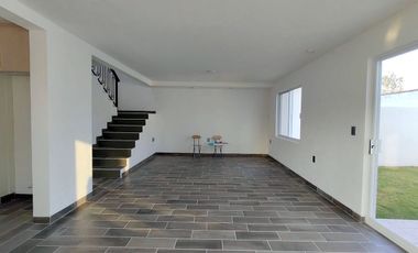 Casa en venta en Tequisquiapan, Club de Golf, Nueva 3 rec. amplia y luminosa