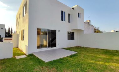 Casa en venta en Tequisquiapan, Club de Golf, Nueva 3 rec. amplia y luminosa