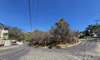 LAS CAÑADAS LOTE EN VENTA EN ESQUINA APROVECHABLE A 1 CALLE DEL COLEGIO ALEMAN