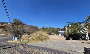 LAS CAÑADAS LOTE EN VENTA EN ESQUINA APROVECHABLE A 1 CALLE DEL COLEGIO ALEMAN