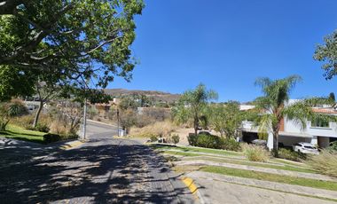 LAS CAÑADAS LOTE EN VENTA EN ESQUINA APROVECHABLE A 1 CALLE DEL COLEGIO ALEMAN