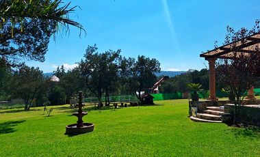 Cabaña en venta en Huasca de Ocampo, con amplio terreno y caballerizas.