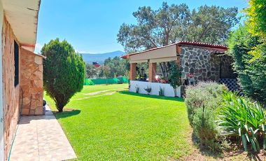 Cabaña en venta en Huasca de Ocampo, con amplio terreno y caballerizas.