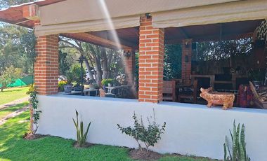 Cabaña en venta en Huasca de Ocampo, con amplio terreno y caballerizas.