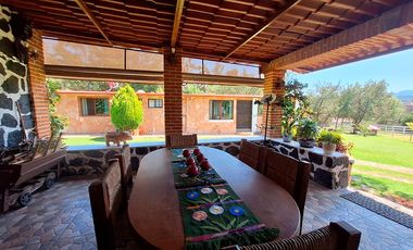Cabaña en venta en Huasca de Ocampo, con amplio terreno y caballerizas.