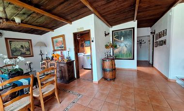 Cabaña en venta en Huasca de Ocampo, con amplio terreno y caballerizas.