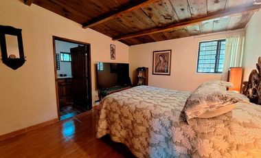 Cabaña en venta en Huasca de Ocampo, con amplio terreno y caballerizas.