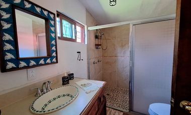 Cabaña en venta en Huasca de Ocampo, con amplio terreno y caballerizas.