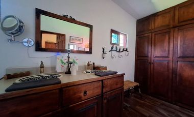 Cabaña en venta en Huasca de Ocampo, con amplio terreno y caballerizas.