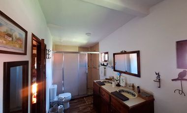 Cabaña en venta en Huasca de Ocampo, con amplio terreno y caballerizas.