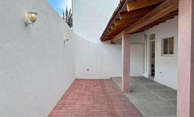 Casa La Amistad con espacios amplios y luz natural envolvente