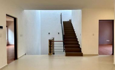 Casa La Amistad con espacios amplios y luz natural envolvente
