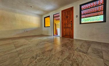 Casa Residencial La Luz con Jardín Exuberante