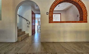 Casa Residencial La Luz con Jardín Exuberante