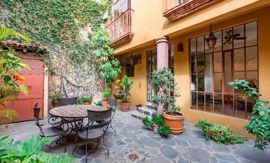 Joya de San Miguel: Casa Miramar, Colonial con Jardín Privado
