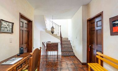 Joya de San Miguel: Casa Miramar, Colonial con Jardín Privado