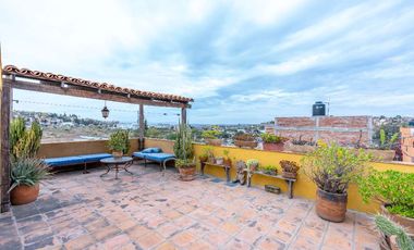 Joya de San Miguel: Casa Miramar, Colonial con Jardín Privado