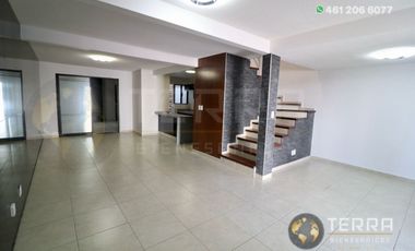 VENTA Casa 🏡  En Circuito Monarca Fraccionamiento Alteza Celaya Gto. Amplia y Equipada  3 Pisos con Roof Garden,  5 habitaciones