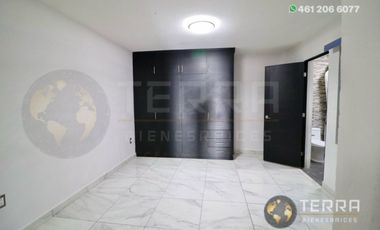 VENTA Casa 🏡  En Circuito Monarca Fraccionamiento Alteza Celaya Gto. Amplia y Equipada  3 Pisos con Roof Garden,  5 habitaciones
